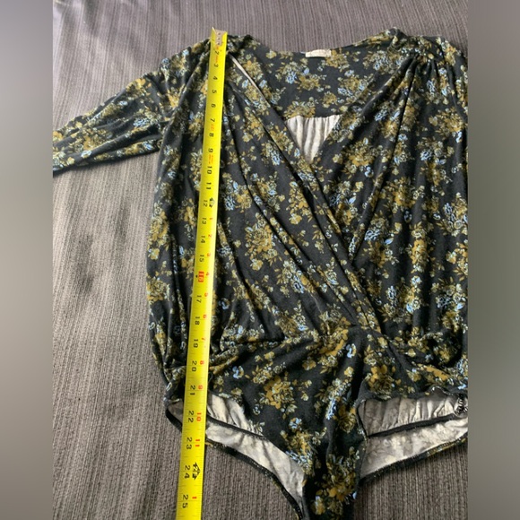 Free People Turnt Bodysuit Top V-neck Night Combo Floral Black Khaki Green L - Picture 14 of 16